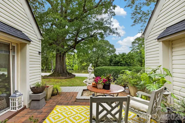 221 Saratoga DR, Greer, SC 29650