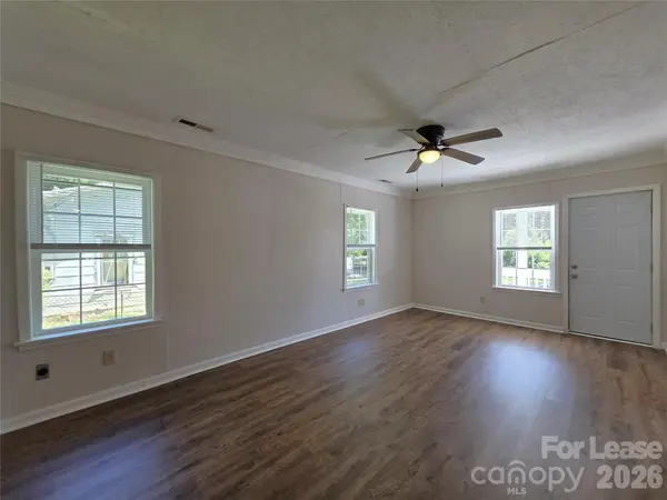 922 S Meeting ST, Statesville, NC 28677