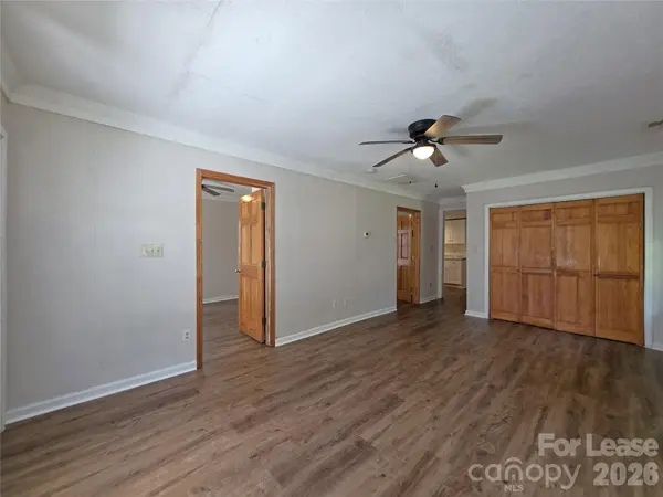 922 S Meeting ST, Statesville, NC 28677