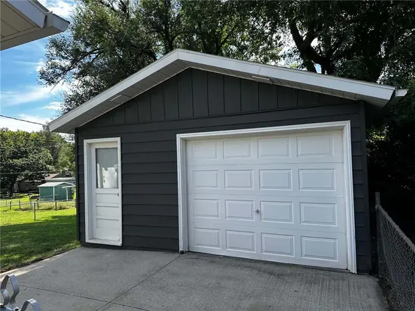 3416 Jackson ST, St Joseph, MO 64507