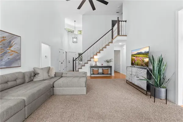 317 SW Bridlewood CT, Lee's Summit, MO 64081