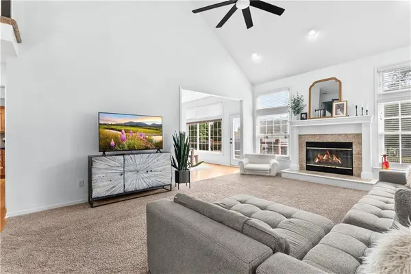 317 SW Bridlewood CT, Lee's Summit, MO 64081