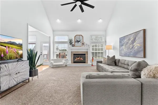 317 SW Bridlewood CT, Lee's Summit, MO 64081