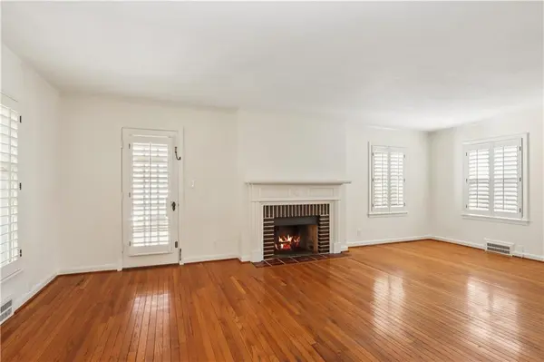1235 W Gregory BLVD, Kansas City, MO 64114