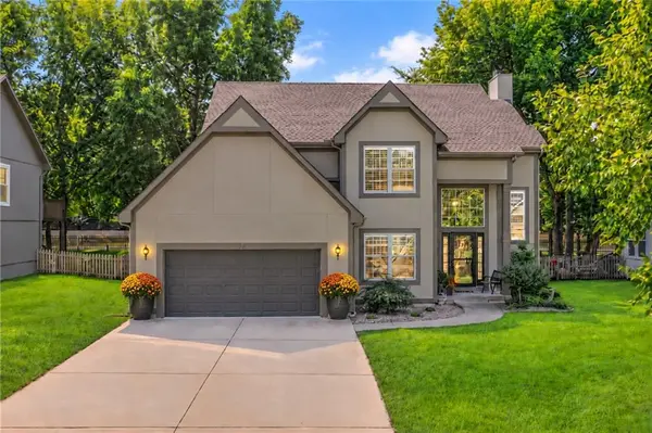 509 NE Garnet LN #NE, Lee's Summit, MO 64064