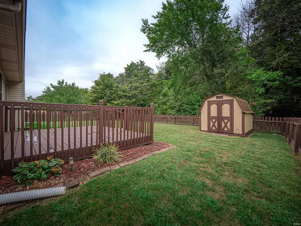 6098 Yosemite DR, Newburgh, IN 47630