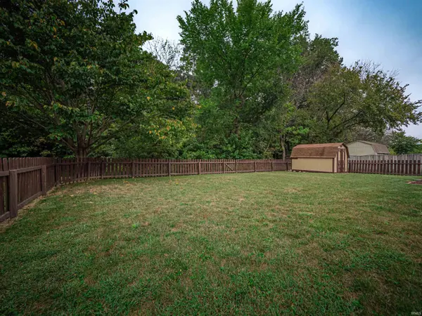 6098 Yosemite DR, Newburgh, IN 47630