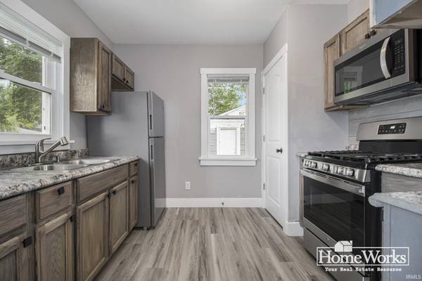 236 E Fox ST, South Bend, IN 46613-2538