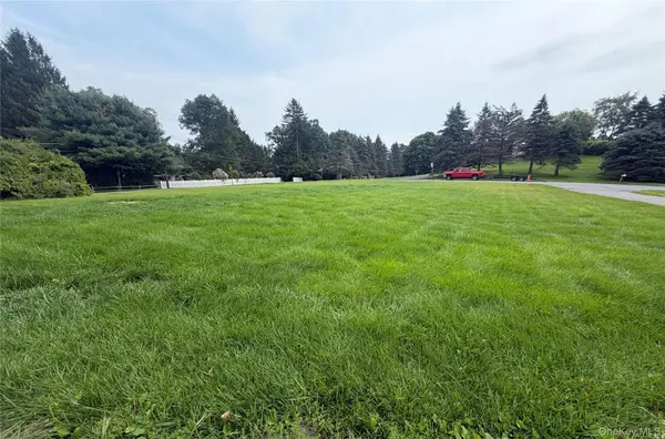 13 Rebecca DR, Pawling, NY 12564