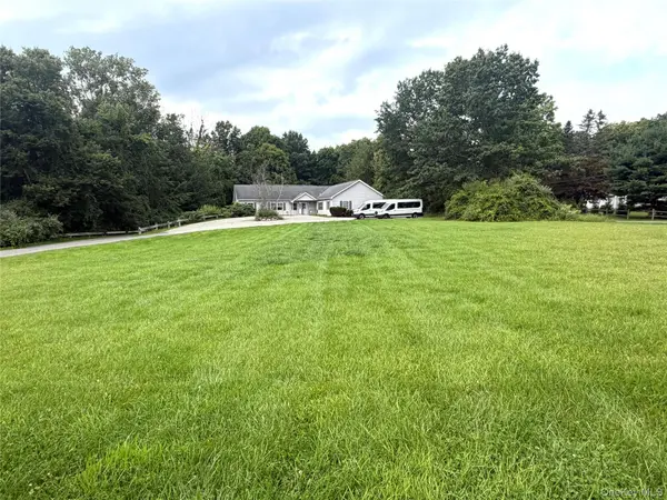 13 Rebecca DR, Pawling, NY 12564