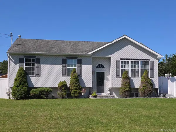 906 Bayview AVE, Bellport, NY 11713