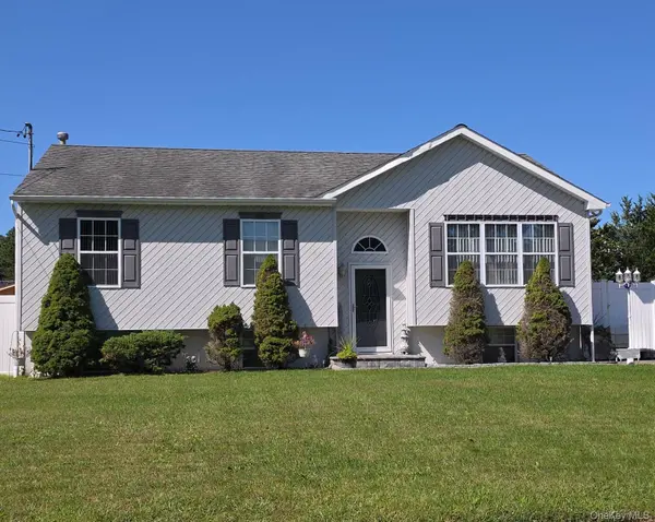 906 Bayview AVE, Bellport, NY 11713