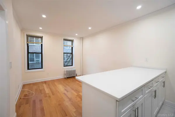 83-52 Talbot ST #3E, Kew Gardens, NY 11415