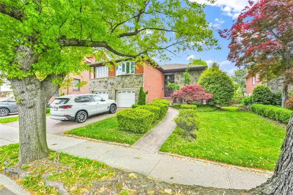 13835 11th AVE, Malba, NY 11357