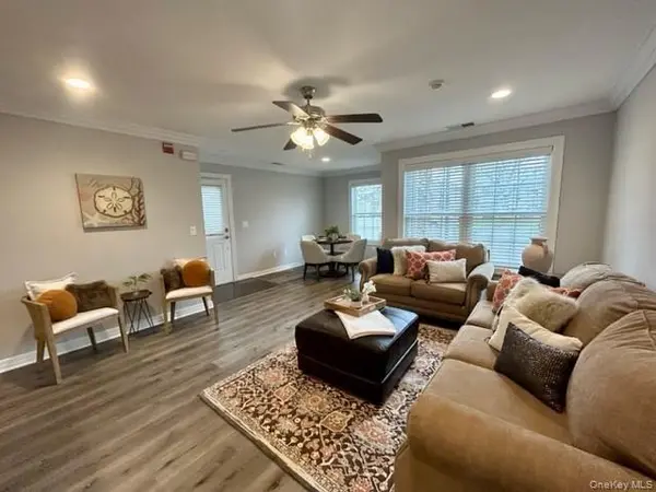 2805 Vista View DR #2805, Farmingville, NY 11738