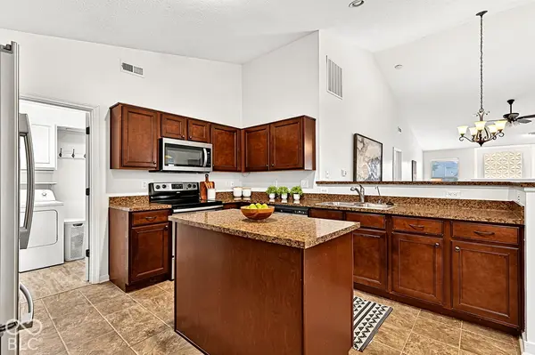 6656 W Deer Hill DR, Mccordsville, IN 46055