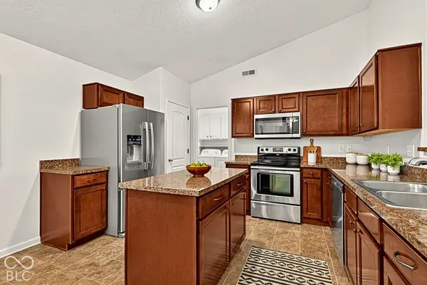 6656 W Deer Hill DR, Mccordsville, IN 46055
