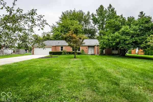 560 Golf LN, Indianapolis, IN 46260