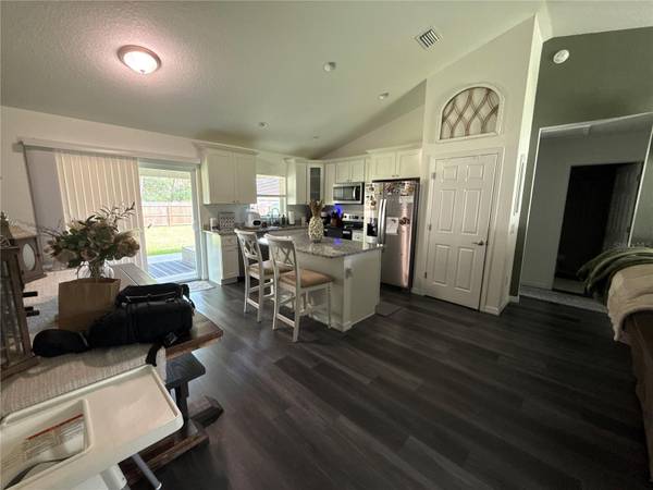 181 BAY RD, Ocklawaha, FL 32179
