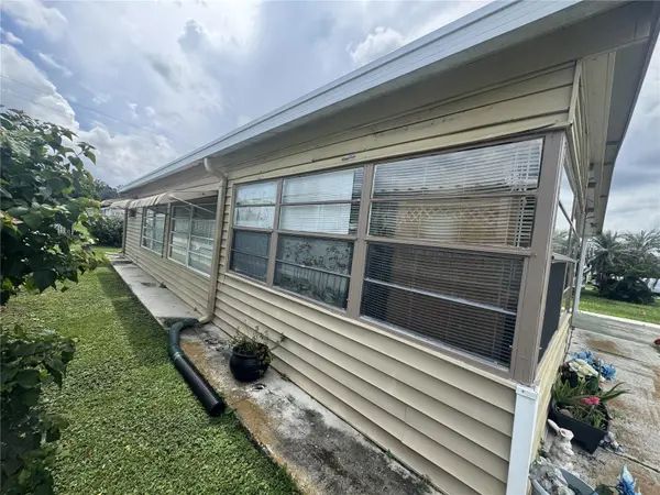 37140 8TH AVE, Zephyrhills, FL 33542