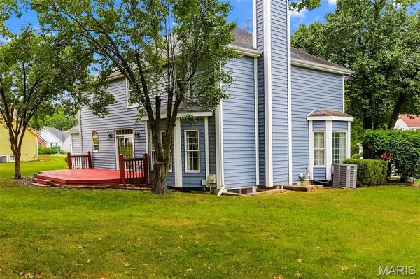11 Silver Leaf CT, Lake St Louis, MO 63367