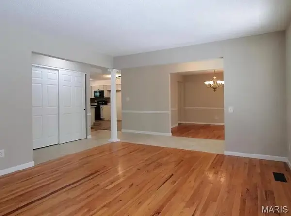 1411 Oldfarm DR, St Louis, MO 63146