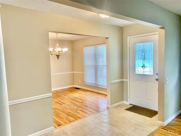 1411 Oldfarm DR, St Louis, MO 63146
