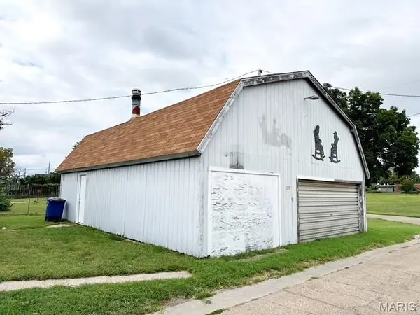 1835 Market ST, Madison, IL 62060