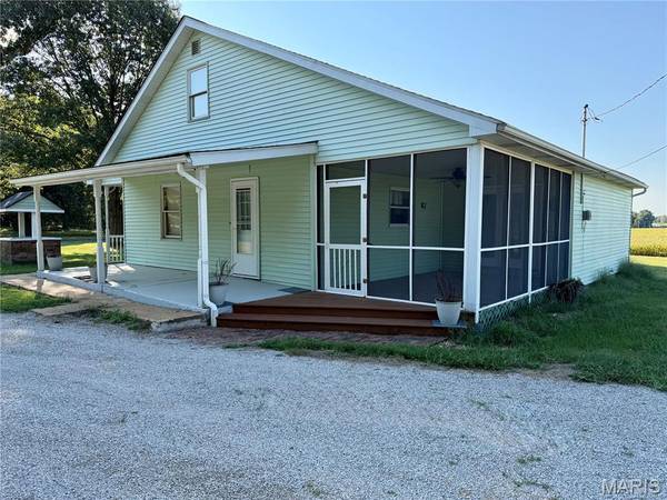 5059 Smith DR, Edwardsville, IL 62025