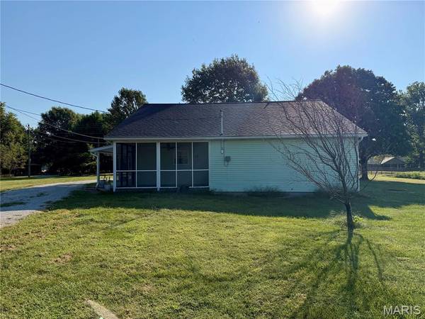 5059 Smith DR, Edwardsville, IL 62025