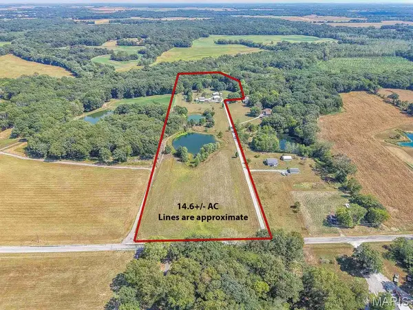 370 Hall LN, Sorento, IL 62086