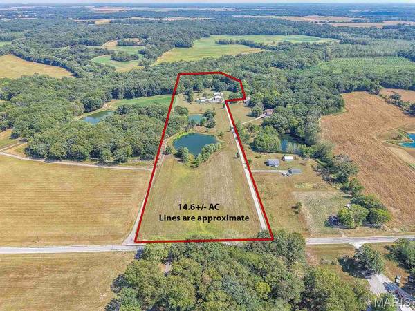 370 Hall LN, Sorento, IL 62086