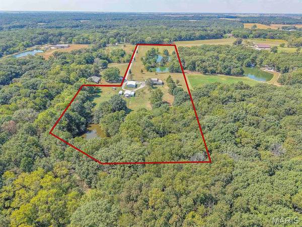 370 Hall LN, Sorento, IL 62086