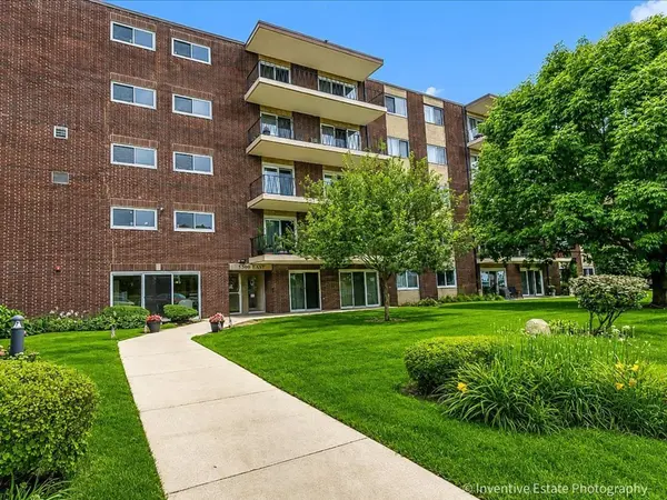 5300 Walnut AVE #22B, Downers Grove, IL 60515