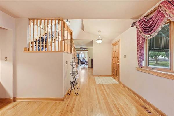455 N Joyce ST, Lombard, IL 60148