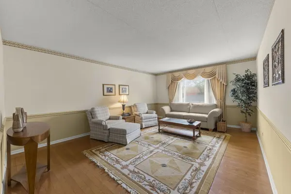 31 E Grove ST #201, Lombard, IL 60148