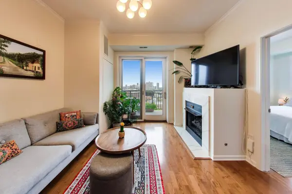 828 W Grace ST #1308, Chicago, IL 60613