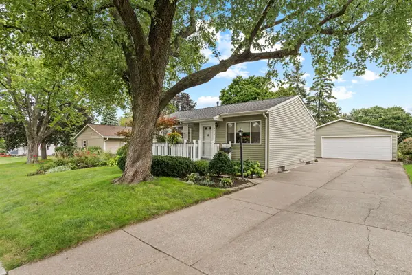 3113 Welshire DR, Bettendorf, IA 52722