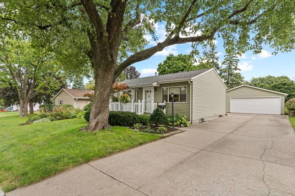 3113 Welshire DR, Bettendorf, IA 52722