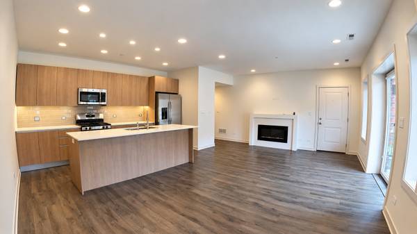 8467 GRAND AVE #102, River Grove, IL 60171