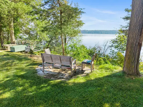 945 Quentin AVE S, Lakeland, MN 55043