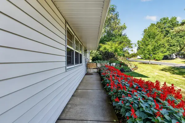 1300 Lakeview AVE, Mendota Heights, MN 55120