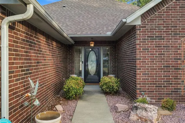 1718 Bridlewood CT, Shawnee, OK 74804