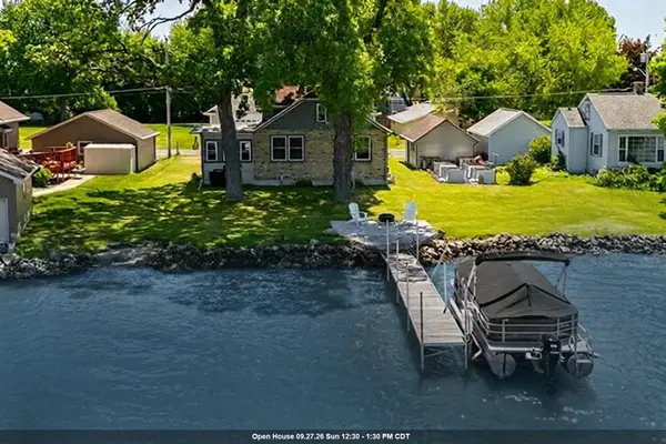 2432 HICKORY LN, Oshkosh, WI 54901-2522