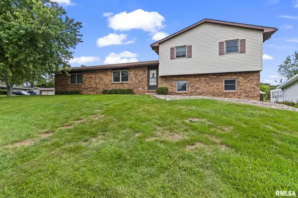 23 Timbercrest DR, Sherman, IL 62684
