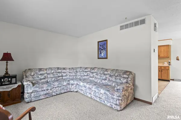 23 Timbercrest DR, Sherman, IL 62684