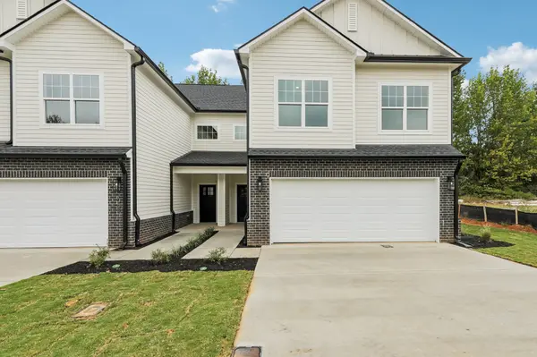 1068 Stagecoach Dr, White House, TN 37188