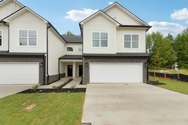 1068 Stagecoach Dr, White House, TN 37188