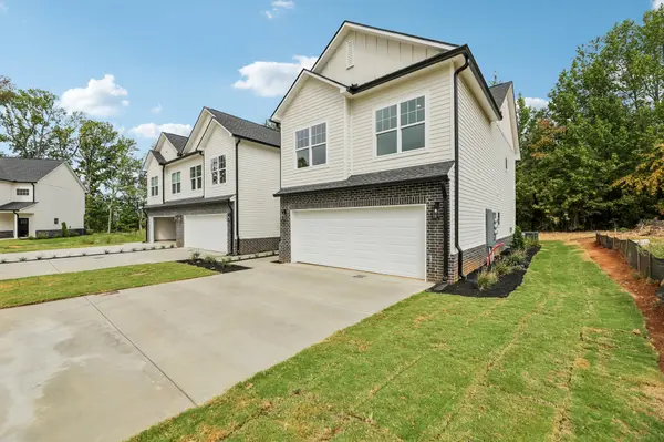 1068 Stagecoach Dr, White House, TN 37188