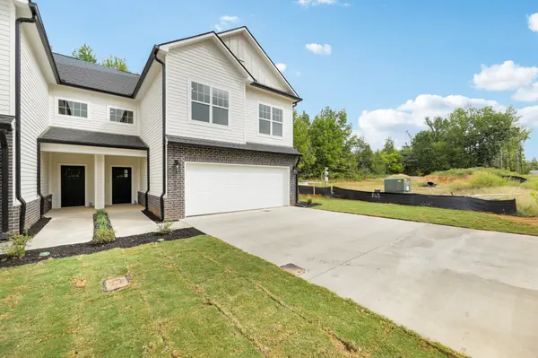 1068 Stagecoach Dr, White House, TN 37188